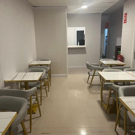 Air Hostel Capsules Airport Gavà Екстериор снимка