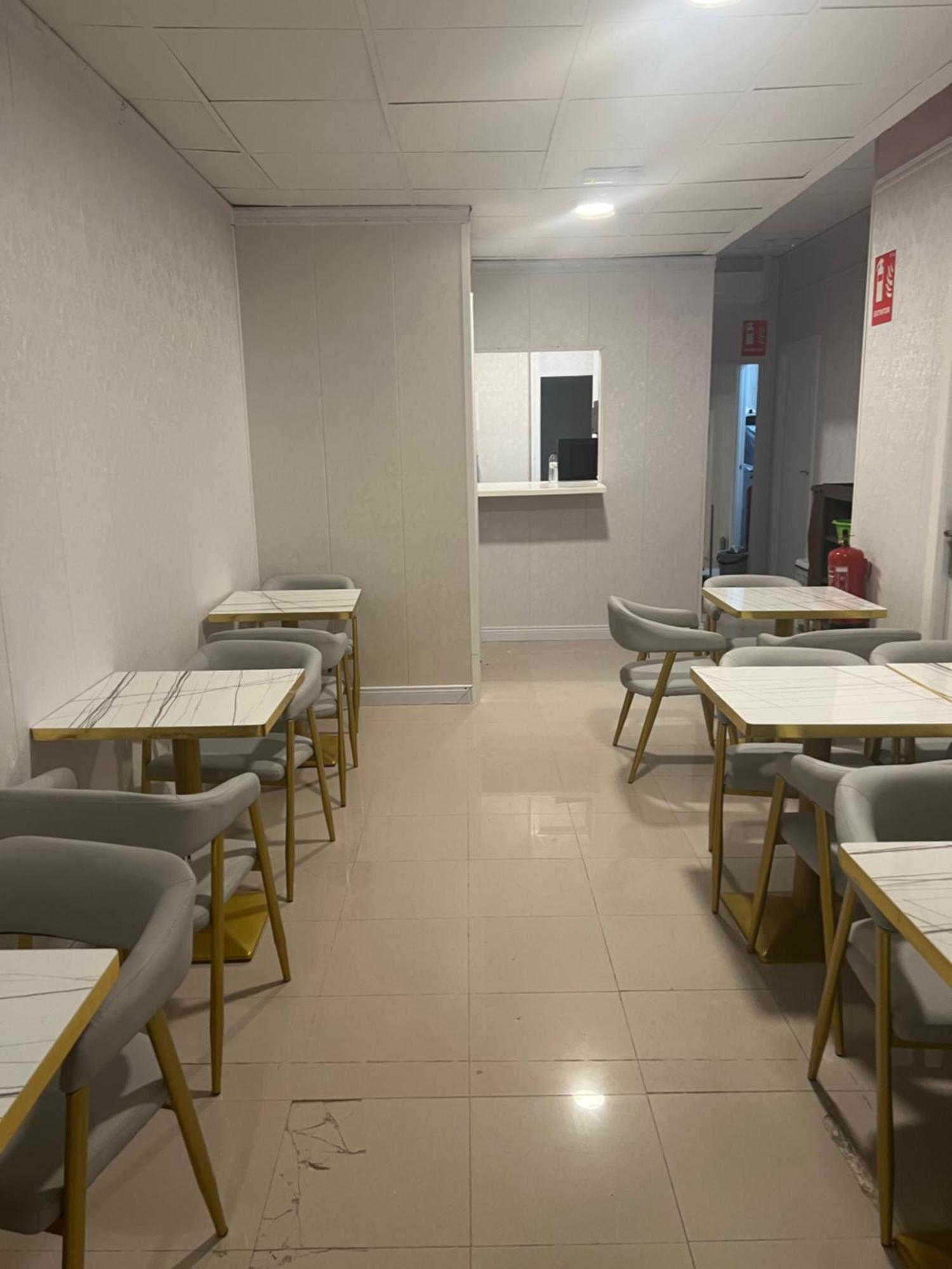 Air Hostel Capsules Airport Gavà Екстериор снимка